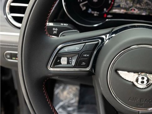 Certified 2025 Bentley Bentayga AWD/4WD image 40