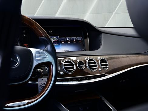 Used 2017 Mercedes-Benz S 550 Sedan image 20