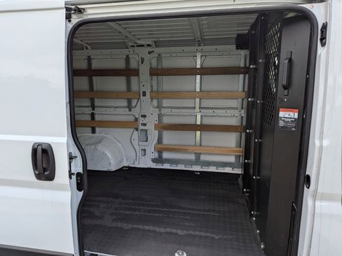 Used 2025 RAM ProMaster 2500 w/ U-Haul Equipment Group FWD image 17