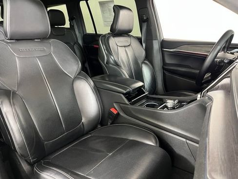 Used 2022 Jeep Grand Cherokee L Overland w/ Luxury Tech Group IV AWD/4WD image 48