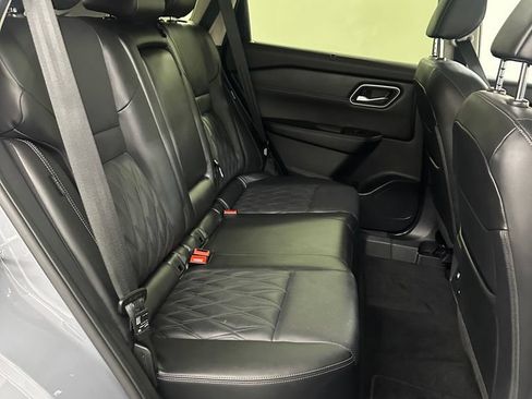 Used 2024 Nissan Rogue Platinum w/ Platinum Premium Package AWD/4WD image 31