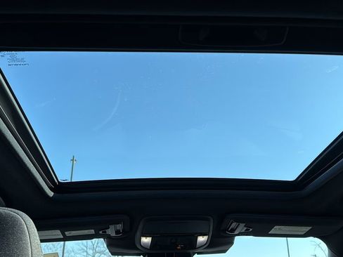 Used 2025 Subaru Forester Premium image 27