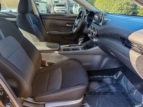 Used 2024 Nissan Sentra SV FWD image 16