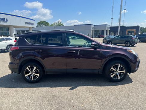 Used 2017 Toyota RAV4 XLE w/ All Weather Liner Package AWD/4WD image 8