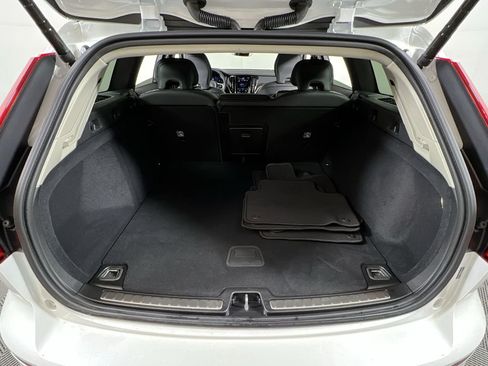 Certified 2025 Volvo V60 B5 Cross Country Plus image 21