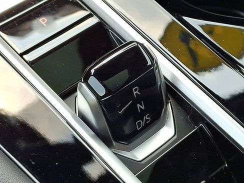Used 2024 Volkswagen Atlas Cross Sport SE w/ Panoramic Sunroof Package FWD image 15