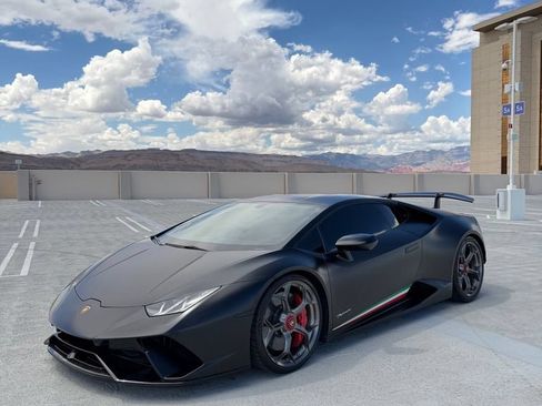 Used 2018 Lamborghini Huracan Performante AWD/4WD image 7