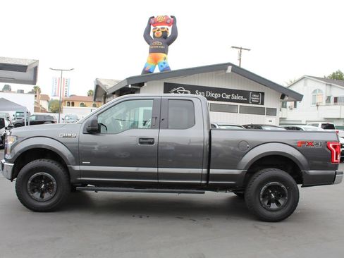 Used 2017 Ford F150 XLT w/ Trailer Tow Package AWD/4WD image 4
