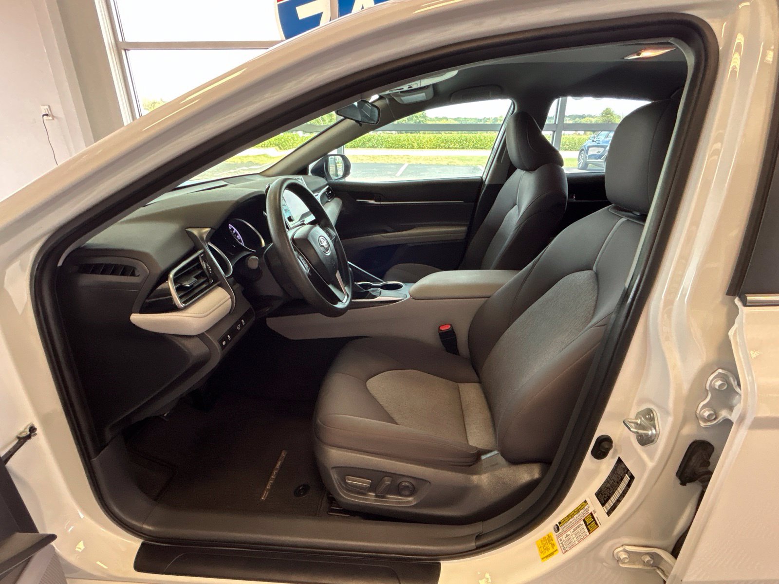 Used 2021 Toyota Camry LE w/ Carpet Mat Package (TMS) FWD image 14