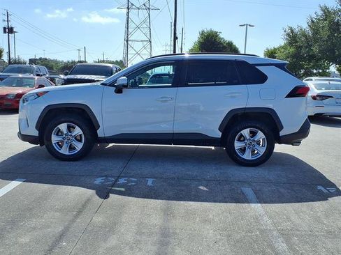 Used 2019 Toyota RAV4 XLE FWD image 23