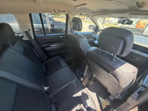 Used 2016 Jeep Compass Latitude FWD image 21