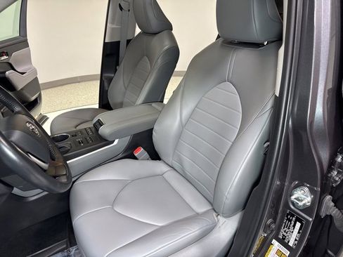 Used 2022 Toyota Highlander XLE image 14