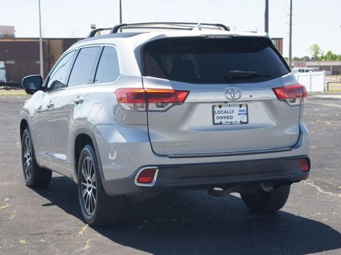 Used 2018 Toyota Highlander SE FWD image 18