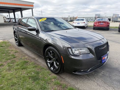 Used 2023 Chrysler 300 S w/ Comfort Group RWD image 9