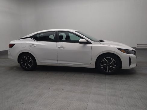 Used 2024 Nissan Sentra SV FWD image 11