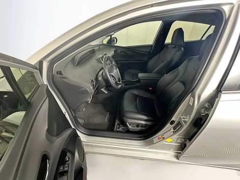 Used 2020 Toyota Prius XLE FWD image 13