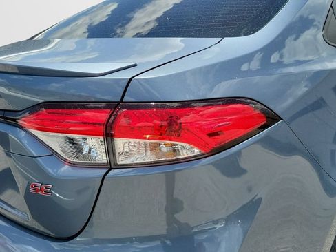 Used 2022 Toyota Corolla SE w/ SE Premium Package FWD image 8