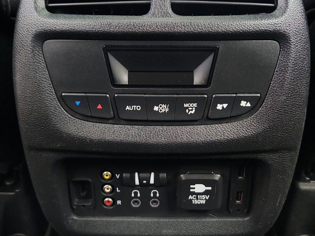 Used 2016 Honda Pilot Touring image 27