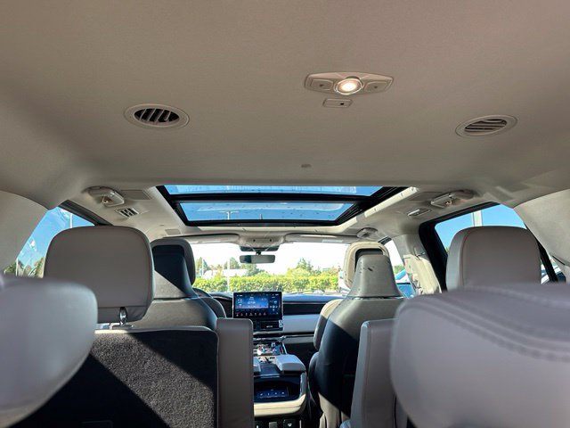 Used 2023 Lincoln Navigator L Reserve AWD/4WD image 12