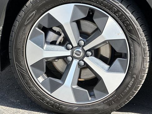 Used 2023 Volvo XC40 B4 Ultimate FWD image 33