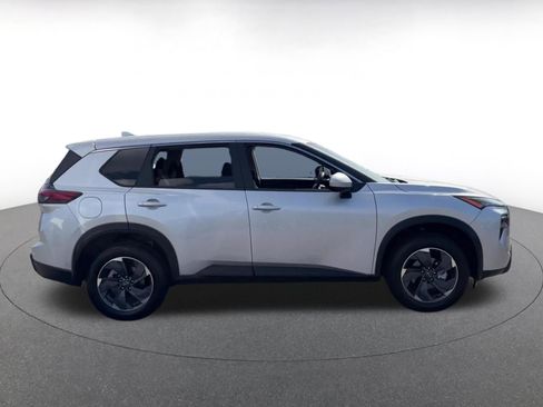Used 2025 Nissan Rogue SV FWD image 16