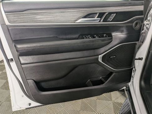 Certified 2024 Jeep Wagoneer Series II w/ Flexible Seating Group image 14