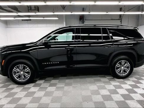Used 2025 Chevrolet Traverse LT AWD/4WD image 14