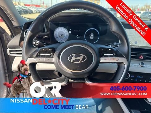 Used 2025 Hyundai Elantra Limited FWD image 16