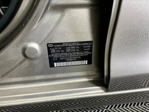 Used 2015 Hyundai Elantra SE w/ Option Group 03 FWD image 16