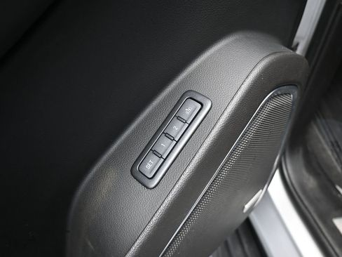 Used 2020 Chevrolet Suburban LT image 20