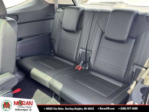 Certified 2023 Volkswagen Atlas SE w/ Panoramic Sunroof Package AWD/4WD image 12