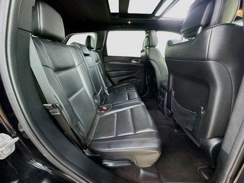 Used 2018 Jeep Grand Cherokee Overland AWD/4WD image 34