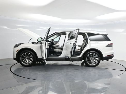 Used 2025 Lincoln Aviator Reserve AWD/4WD image 41