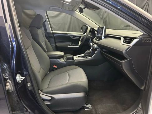 Used 2025 Toyota RAV4 XLE AWD/4WD image 15