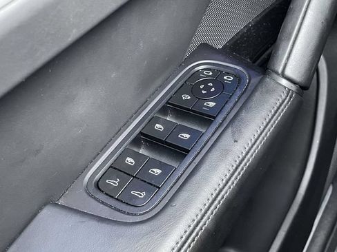 Certified 2025 Porsche Cayenne Coupe AWD/4WD image 37