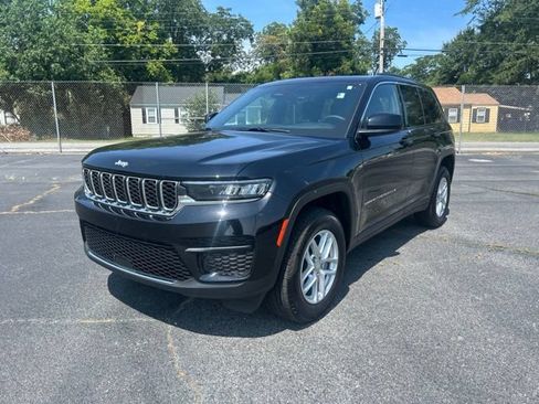 Used 2025 Jeep Grand Cherokee Laredo X w/ Luxury Tech Group I RWD image 1