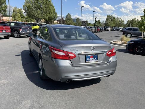 Used 2017 Nissan Altima 2.5 S w/ Power Driver Seat Package FWD image 5