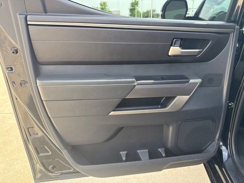 Used 2022 Toyota Tundra SR5 w/ SR5 Convenience Package AWD/4WD image 18