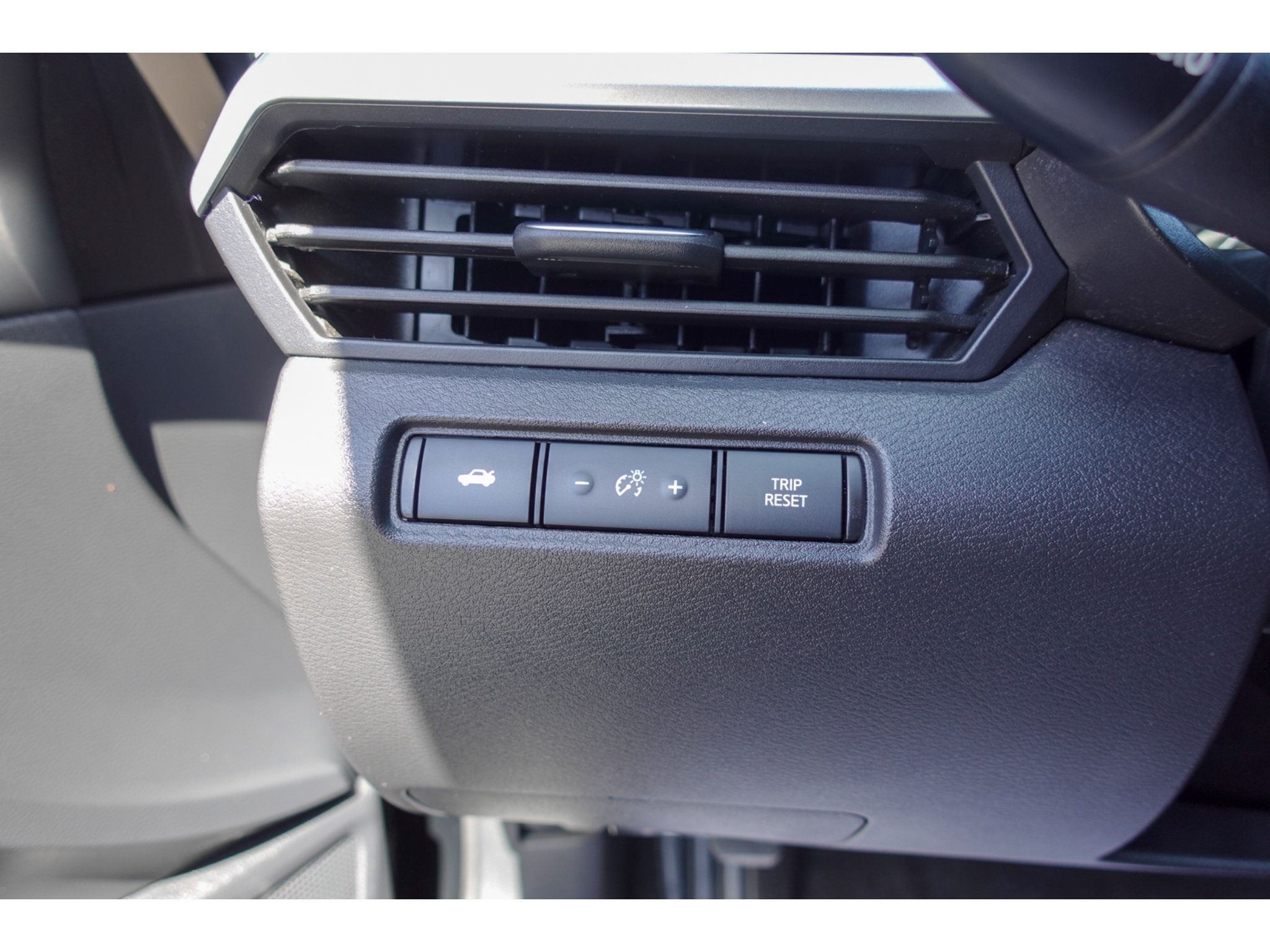Used 2025 Nissan Altima 2.5 SR FWD image 12