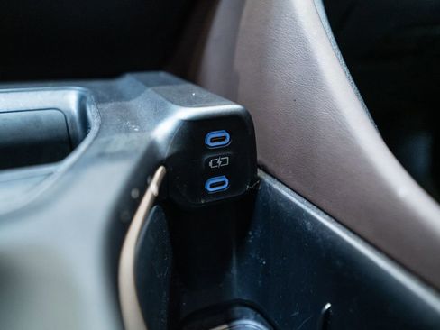 Used 2023 Toyota Crown Limited w/ Advanced Technology Package image 30