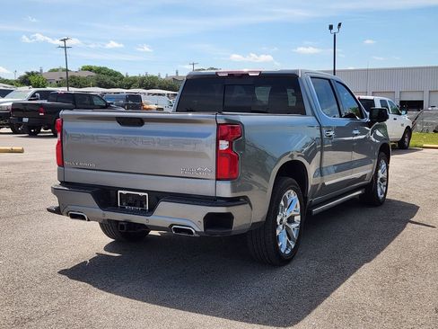 Used 2025 Chevrolet Silverado 1500 High Country w/ High Country Premium Package AWD/4WD image 4