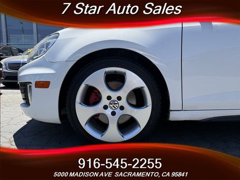 Used 2011 Volkswagen Golf 2-Door FWD image 18