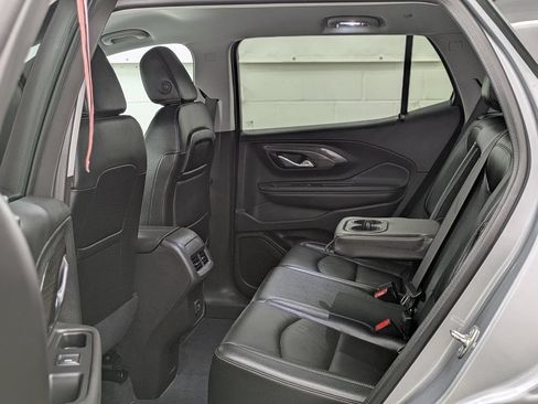 Used 2024 GMC Terrain SLT AWD/4WD image 12