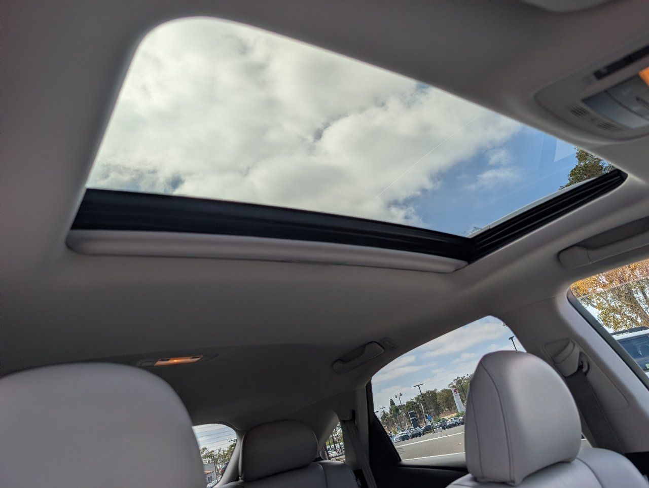 Used 2013 Lexus RX 350 FWD w/ Navigation Pkg image 3