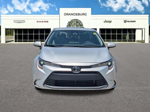Used 2024 Toyota Corolla LE FWD image 2