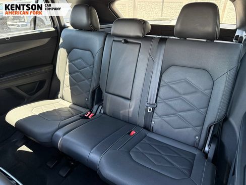 Used 2025 Volkswagen Atlas Cross Sport SE AWD/4WD image 28
