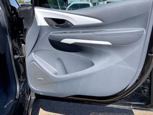 Used 2019 Chevrolet Bolt Premier w/ Infotainment Package FWD image 21