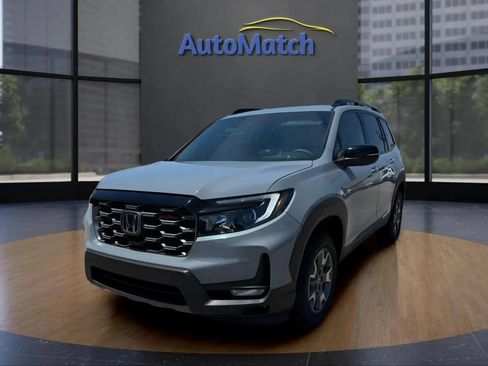 Used 2023 Honda Passport TrailSport image 3