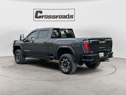 Used 2024 GMC Sierra 2500 AT4X image 3