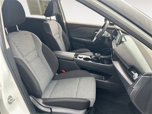 Certified 2023 Nissan Rogue SV image 15